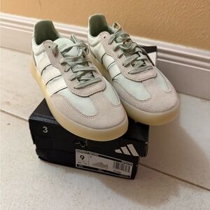 WOMEN'S ADIDAS BARREDA DECODE SNEAKERS W9